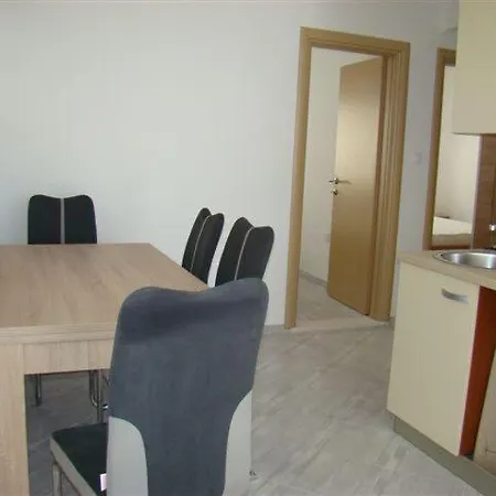 Teo Trogir-seget Apartman *